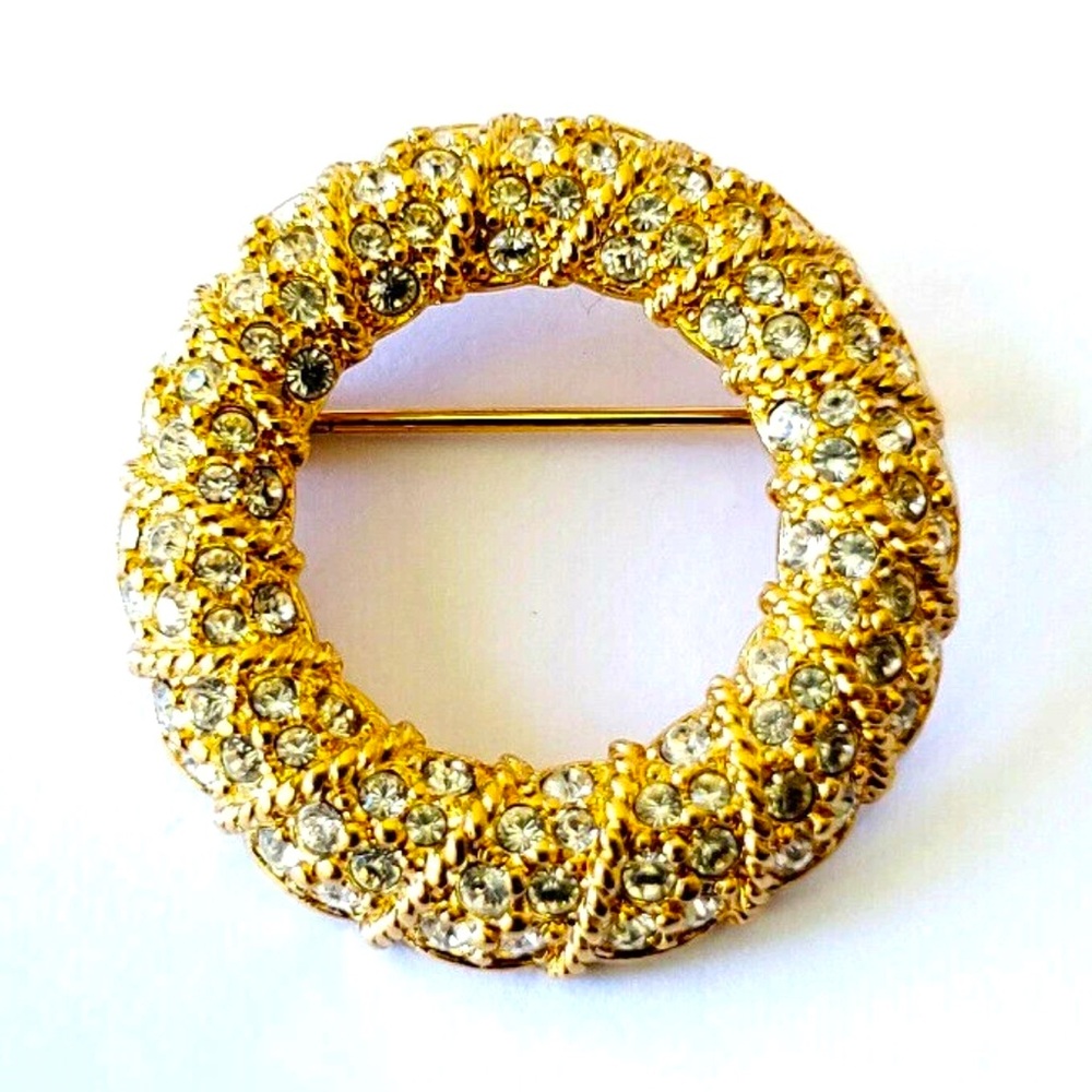 VINTAGE SWAROVSKI CRYSTALS GOLD CIRCLE BROOCH PIN WITH SWAROVSKI STAMPED MARK